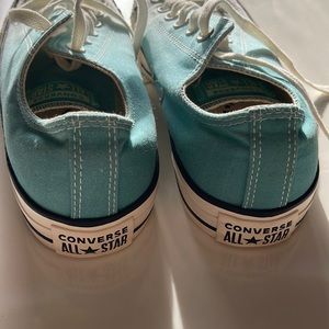 New size 9.5 ombré light blue Converse